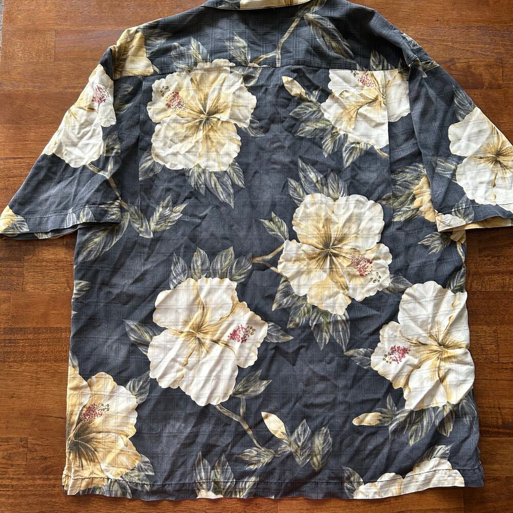Tommy Bahama men's 100% silk Hawaiian shirt size XL - Picture 7 of 7